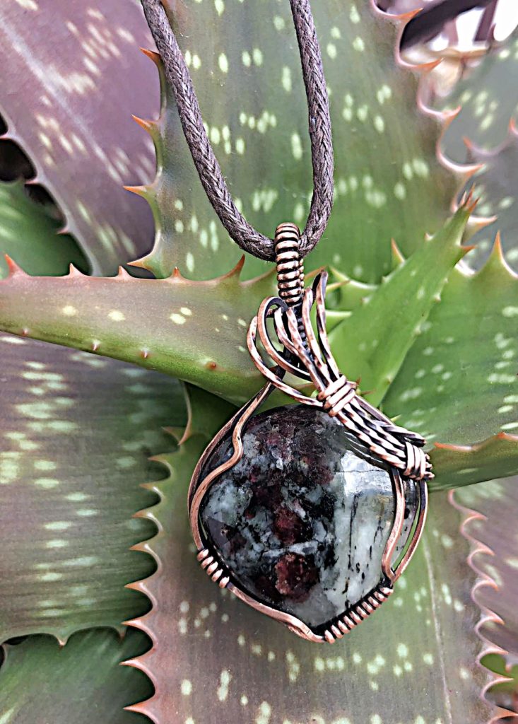 SunayLaLuna Eudalite-Pendant1