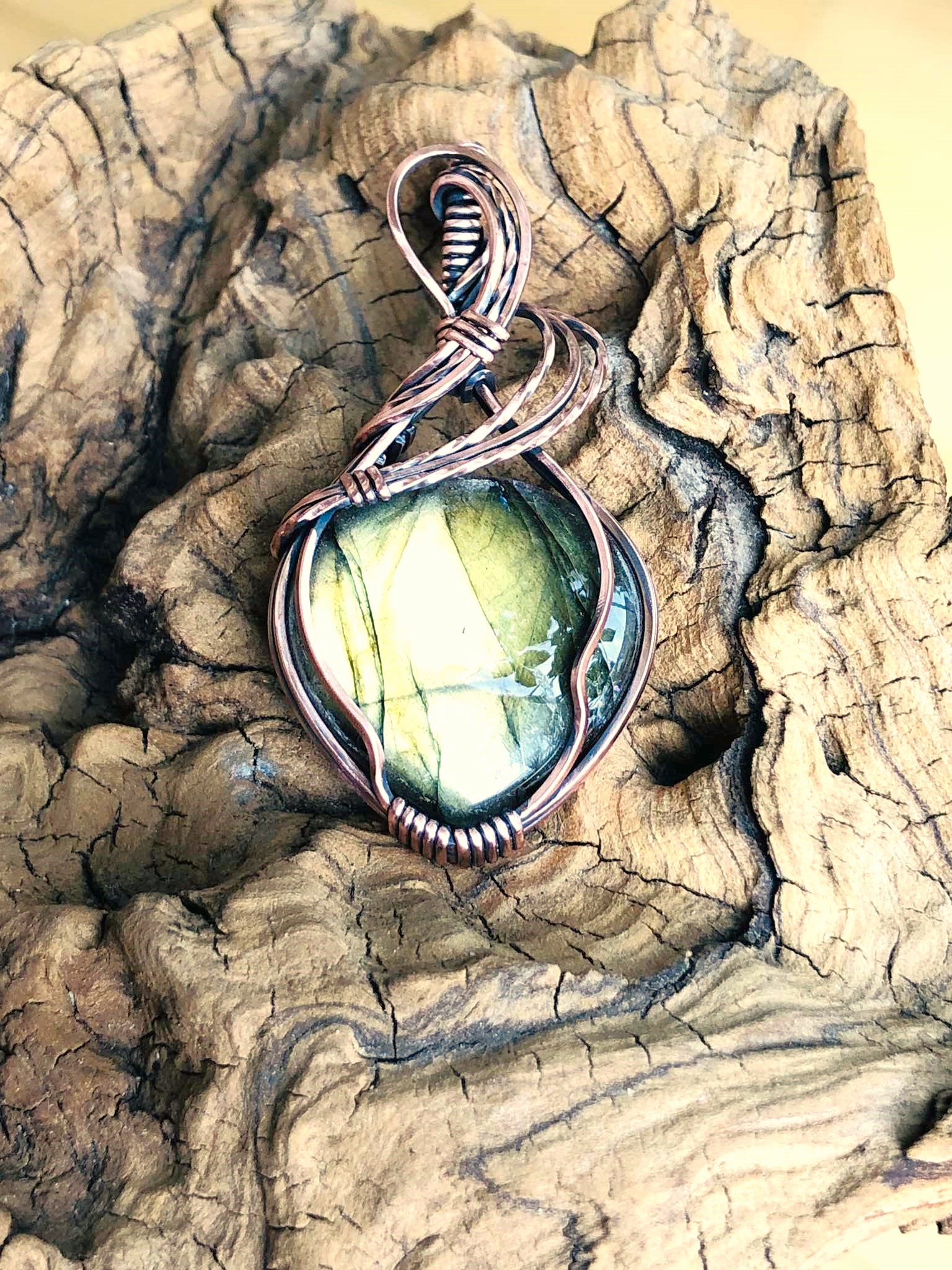 SunayLaLuna Labradorite-Pendant22 Selfesteem