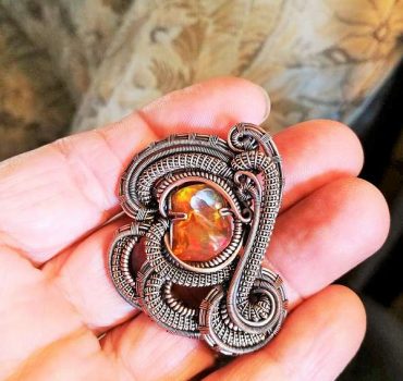 FeueropalAnhänger-headywirewrap-sunaylaluna MexikanischerFeueropalAnhänger headywirewrap Exklusivschmuck Schmuckdesign
